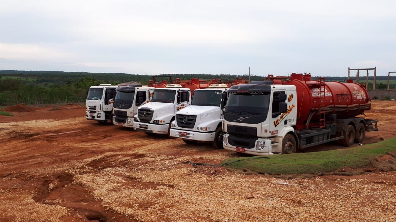 Frota de caminhões LimpaJá